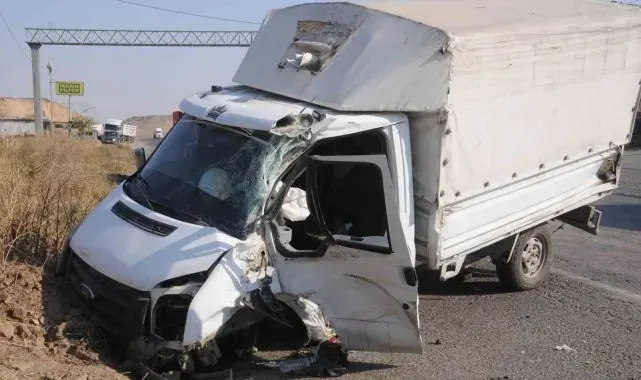 Şırnak'ta tır ile kamyonet çarpıştı: 4 yaralı