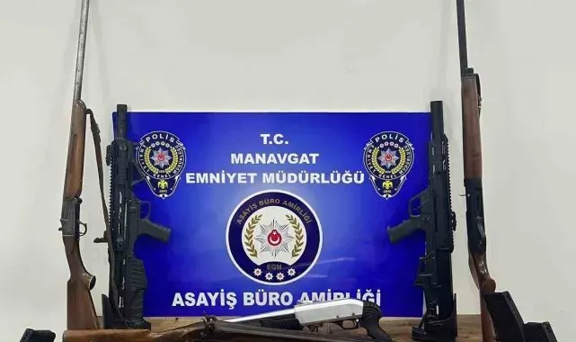 Antalya'da 18 adrese uyuşturucu operasyonu: 2 gözaltı