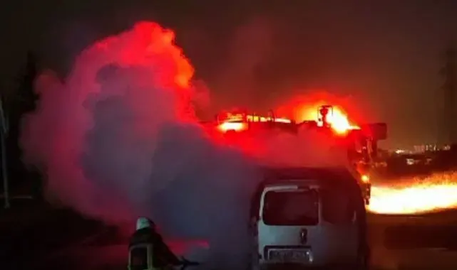 Elazığ'da seyir halindeki araç alev topuna döndü