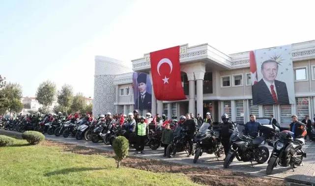 Motosiklet turuna yüzlerce kişi katıldı