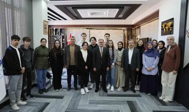 Başkan Özdoğan'dan başarılı YKS öğrencilerine altın hediyesi