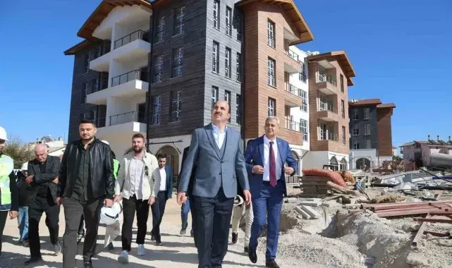 Başkan Altay Kadınhanı ilçe merkezindeki kentsel dönüşüm çalışmalarını inceledi