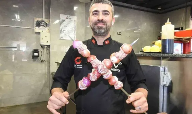 Gaziantep'te havanın soğumasıyla soğan kebabı sezonu açıldı