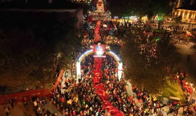 Balıkesir'de Cumhuriyet coşkusu sokaklara sığmadı