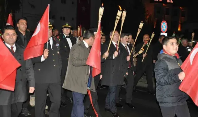 Kars'ta Cumhuriyet yürüyüşü yapıldı