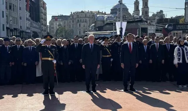 Cumhuriyet Bayramı öncesi Taksim'de tören düzenlendi