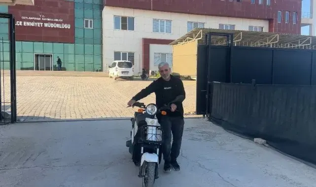 Kameralara aldırış etmeden iki elektrikli bisiklet çaldı