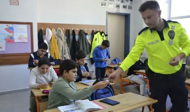 Tut ilçesinde öğrencilere trafik eğitimi verildi
