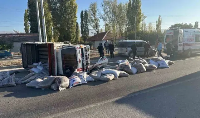 Konya'da kamyonetle hafif ticari araç çarpıştı: 3 yaralı
