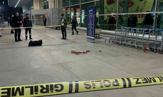 Takip ettiği husumetlisini terminalde vurdu