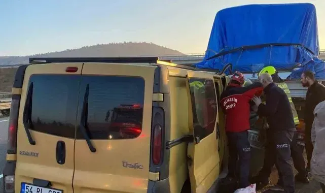 Balıkesir'de otoyolda trafik kazası: 3 yaralı