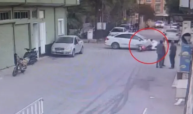 Hatay'da otomobil ile motosikletin çarpışma anı kamerada