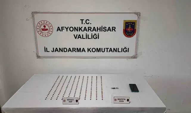 İzmir'den getirdiği uyuşturucu hapları satamadan yakalandı