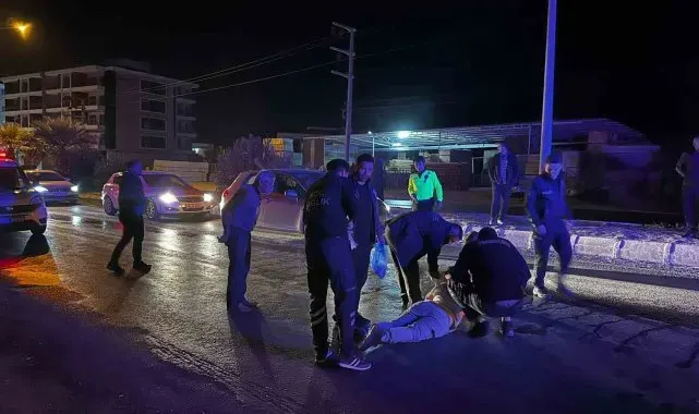 Yola atlayan kadına otomobil çarptı