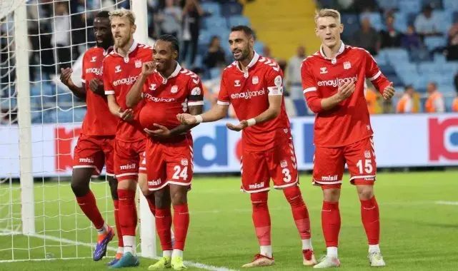 Trendyol Süper Lig: Adana Demirspor: 2 - Sivasspor: 4