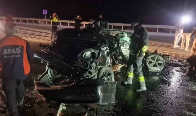 Erzincan'da otomobil ile tır çarpıştı: 3 ölü, 1 yaralı