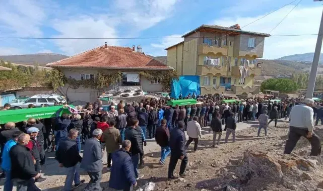 1 köyden aynı gün 5 cenaze birden çıktı