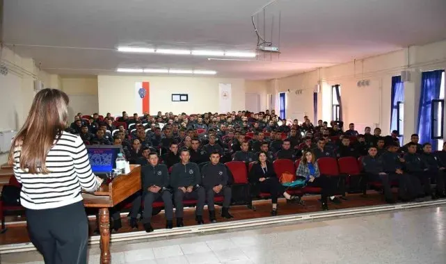 Polis adaylarına 'Aile İçi İletişim ve Kadına Karşı Şiddetle Mücadele Eğitimi' verildi