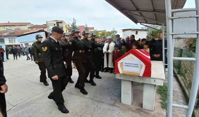 Kıbrıs gazisi toprağa verildi