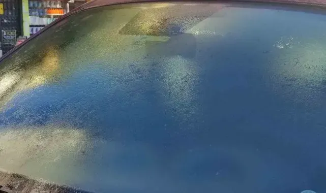 Göle'de hava sıcaklığı eksi 6'ya düştü, araç camları buz tuttu