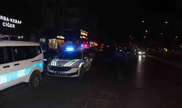 Kayseri'de 3 araca çarpan lüks otomobil alev aldı: 4 yaralı