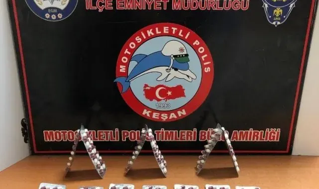 Keşan'da araçta yapılan kontrolde 182 sentetik ecza ele geçirildi