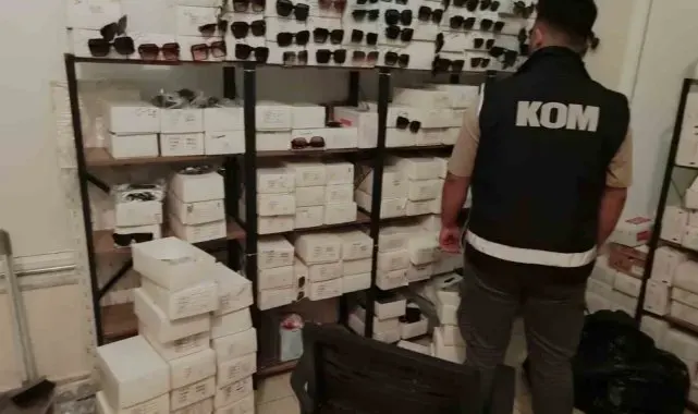 Antalya'da 4 ilçede kaçakçılık operasyonu: Binlerce güneş gözlüğü ele geçirildi