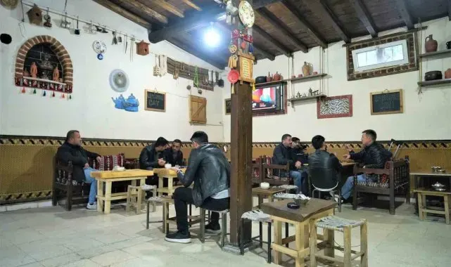 Muş'ta otantik çay ocaklarında sobalar kuruldu