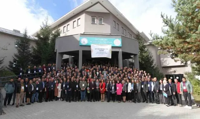 Erzurum'da 300 okul yöneticisine "Türkiye Yüzyılı Maarif Modeli" anlatılıyor