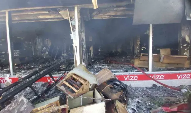 Kırklareli'nde mobilya mağazasında çıkan yangın kontrol altına alındı