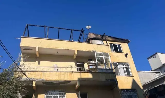 Büyükçekmece'de çatı katında korkutan yangın