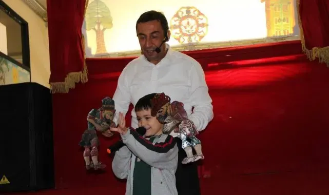 Büyükşehir şehrin her köşesinde çocuklara 'Bir Hikaye Bin Neşe' götürüyor