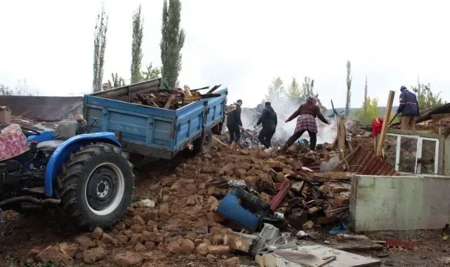Evi yanan Tamsu ailesinin ihtiyaçları devlet tarafından giderilecek