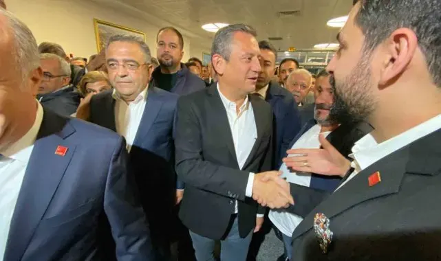 CHP Genel Başkanı Özel, Diyarbakır'da Kürtçe şarkılar eşliğinde karşılandı