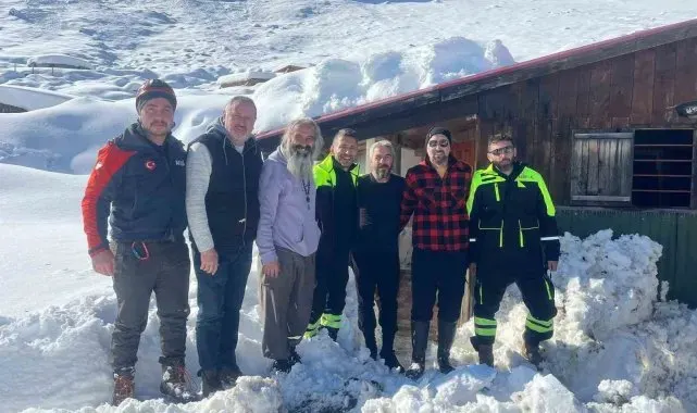 Arhavi'de kar yağışı nedeniyle yaylada mahsur kalan 5 kişi kurtarıldı