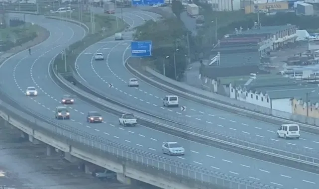 Rize'de ters şeride giren araç trafiği tehlikeye soktu