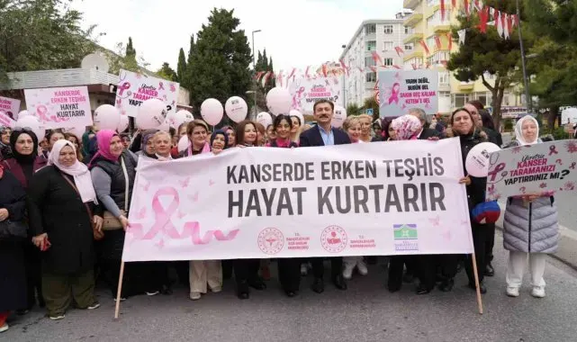 Bahçelievler'de kadınlardan meme kanserine farkındalık yürüyüşü