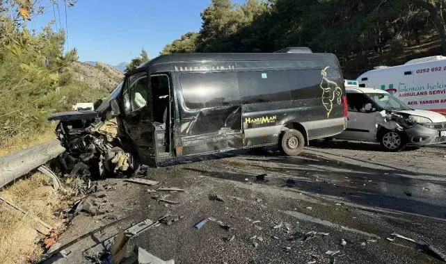 Fethiye'de 4 aracın karıştığı kazada 5 kişi yaralandı