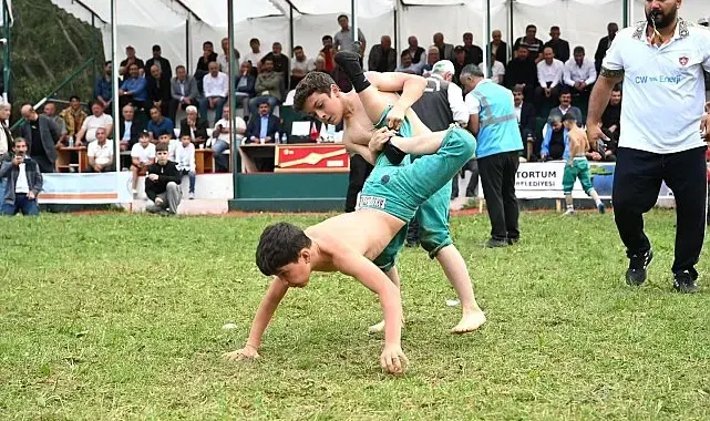 Vali Baruş ve Başkan Sekmen karakucak heyecanını paylaştı