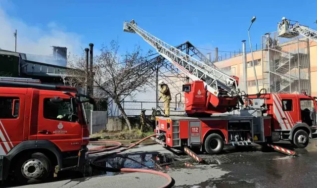 Gaziosmanpaşa'da korkutan yangın: Dumanlar kilometrelerce uzaktan görüldü