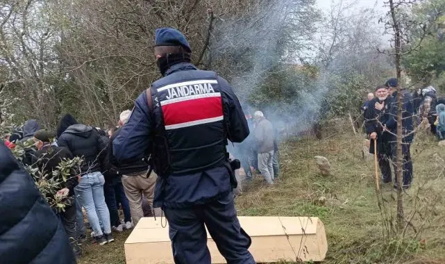 Annesini öldürüp intihar eden şahıs toprağa verildi