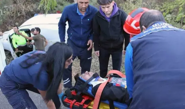 Kargo aracı yoldan çıktı, sürücü yaralandı