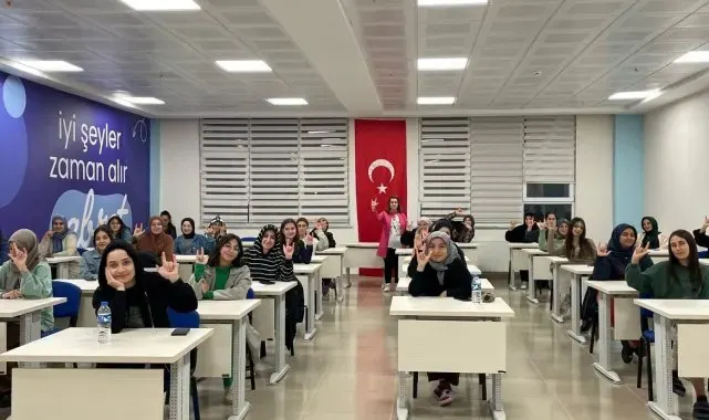Erzincan Kız Öğrenci Yurdu'nda işaret dili kursu başladı