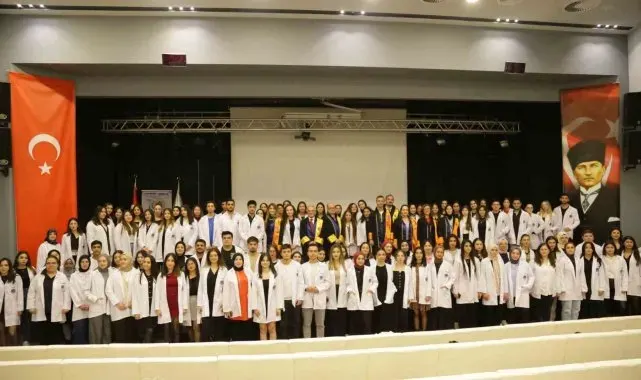 Avrasya Üniversitesi'nde beyaz önlük giyme töreni düzenledi