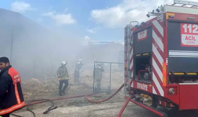 Ankara Akyurt'ta yangın: Saman balyaları tutuştu