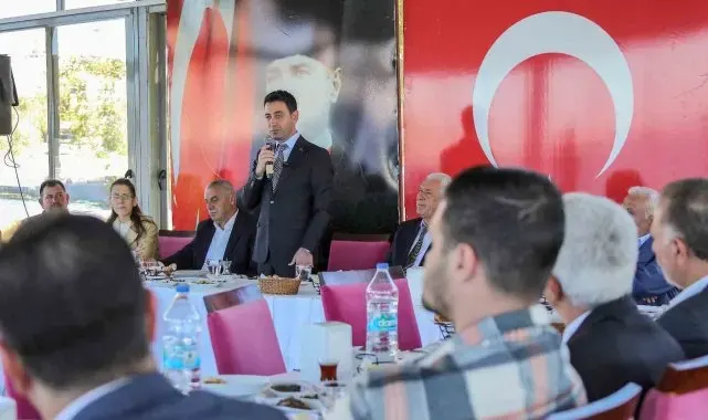 Başkan Önal, muhtarlarla buluştu: "Bayraklı için gece gündüz çalışıyoruz"