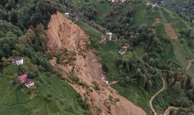 Rize'de heyelanın yaşandığı alan havadan görüntülendi