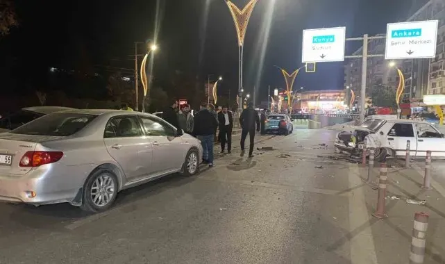 5 otomobilin karıştığı kazada ortalık savaş alanına döndü: 2 yaralı