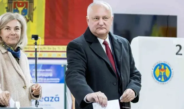 Moldova'da cumhurbaşkanlığı seçimi ve AB katılım referandumu için sandık başına gidildi