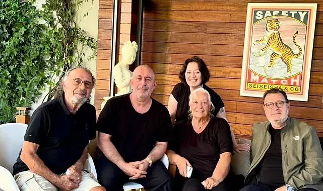 Kalp krizi geçiren Cem Yılmaz'dan mutlu aile fotoğrafı
